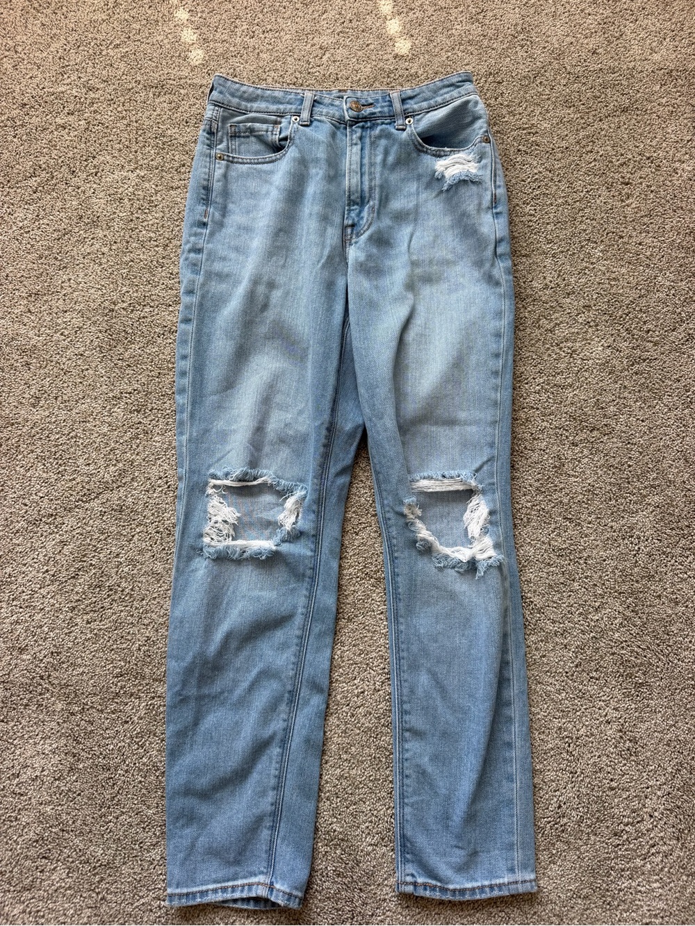Women’s American Eagle Distressed Jeans- Size 2 Short